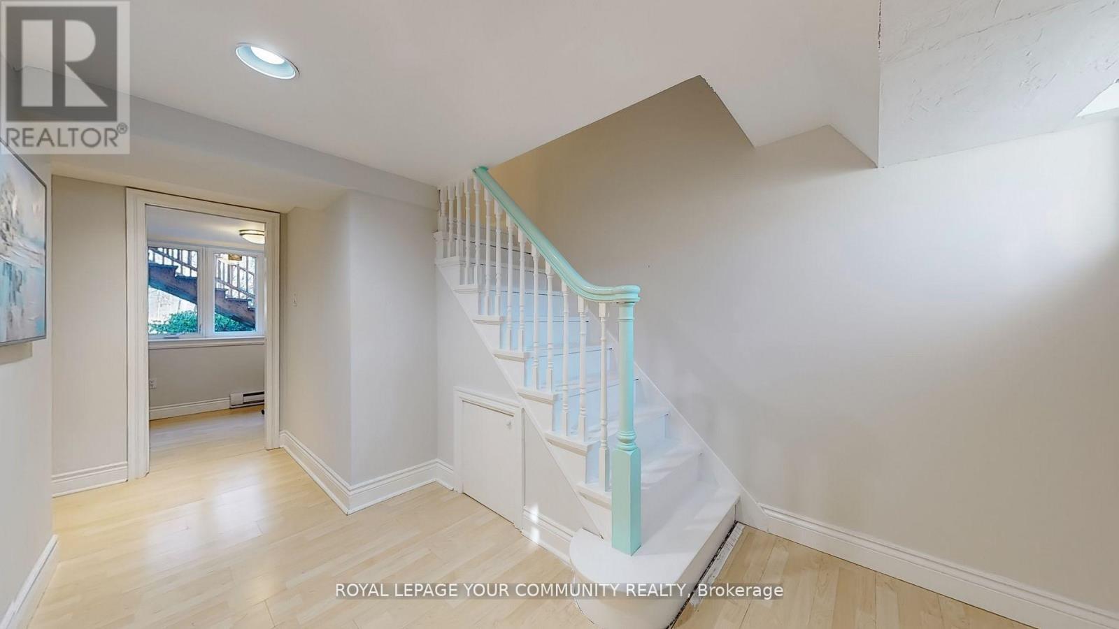












19 STRATHGOWAN CRESCENT

,
Toronto,




Ontario
M4N2Z6

