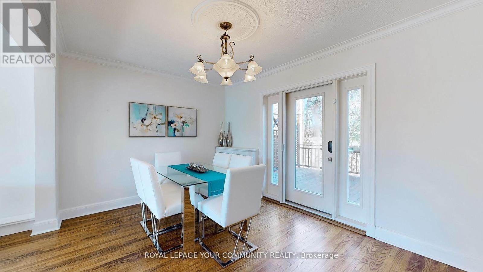 












19 STRATHGOWAN CRESCENT

,
Toronto,




Ontario
M4N2Z6

