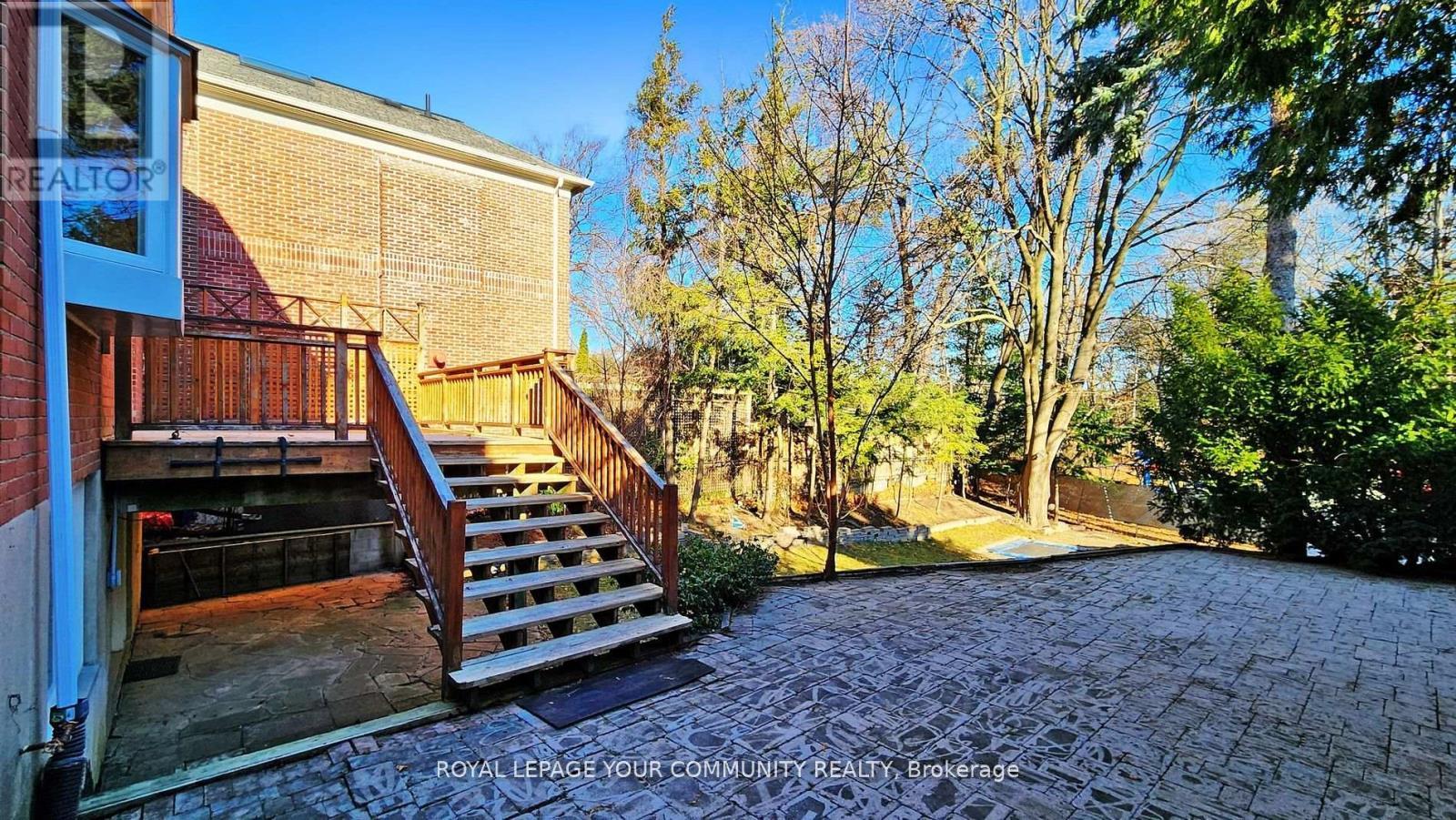 












19 STRATHGOWAN CRESCENT

,
Toronto,




Ontario
M4N2Z6


