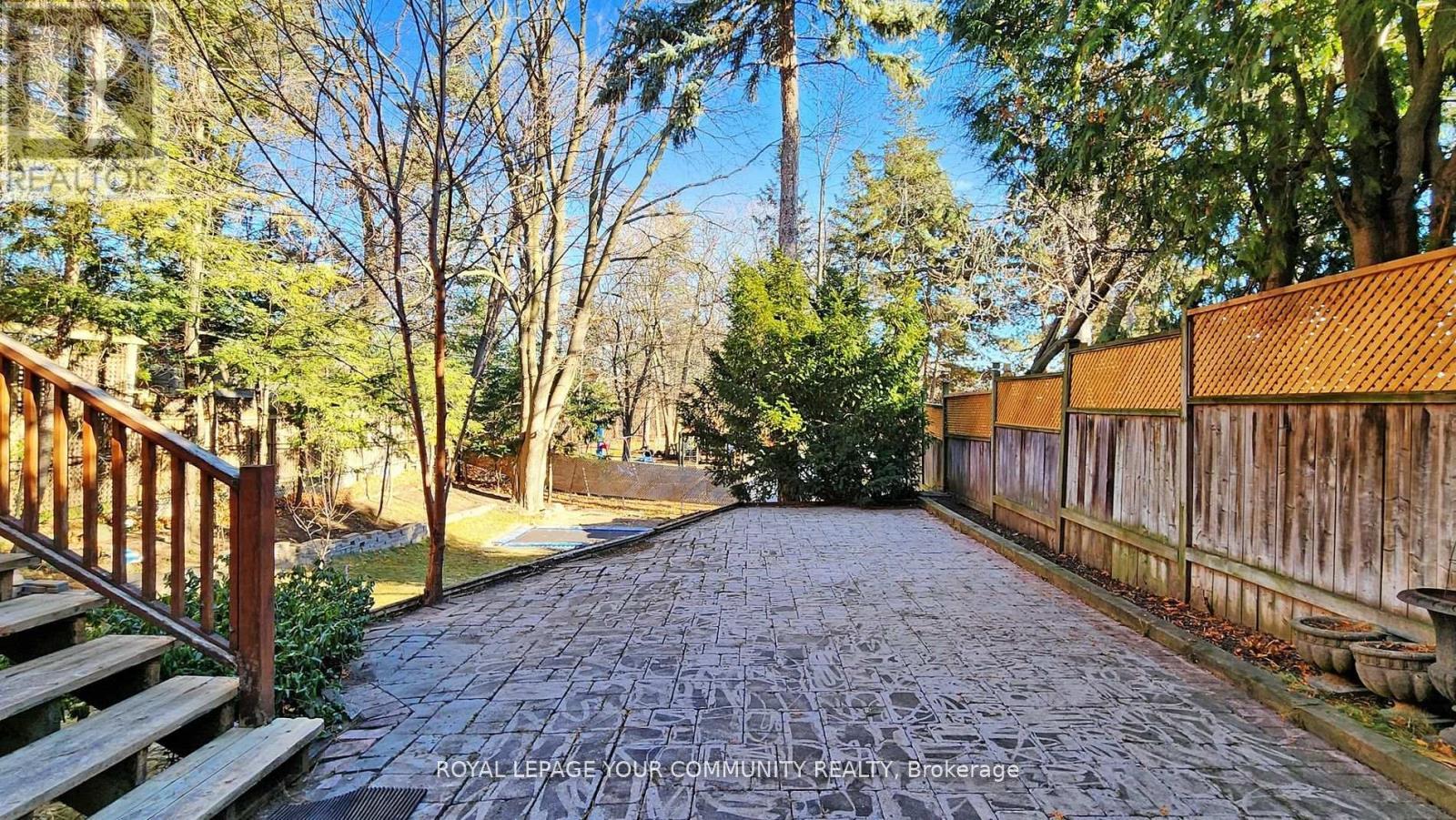 












19 STRATHGOWAN CRESCENT

,
Toronto,




Ontario
M4N2Z6

