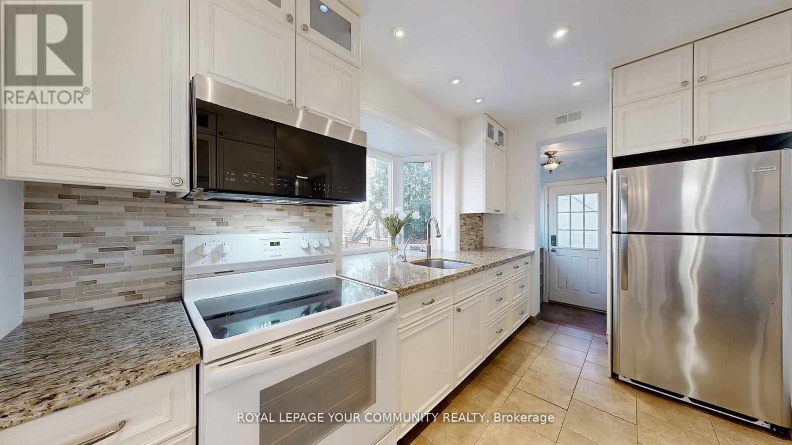












19 STRATHGOWAN CRESCENT

,
Toronto,




Ontario
M4N2Z6

