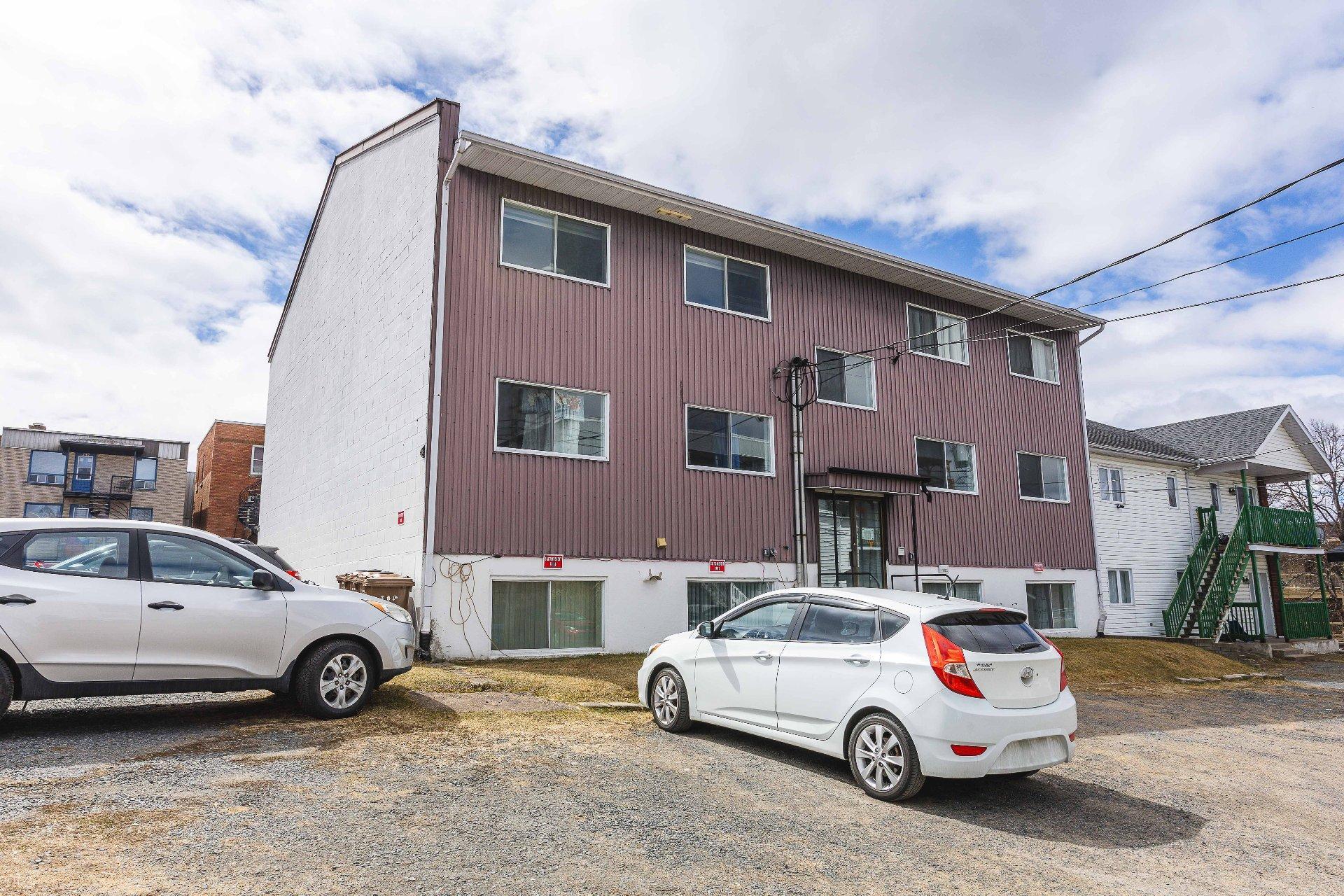 









752


1re rue de la Pointe

,
Shawinigan,




QC
G9N1L1

