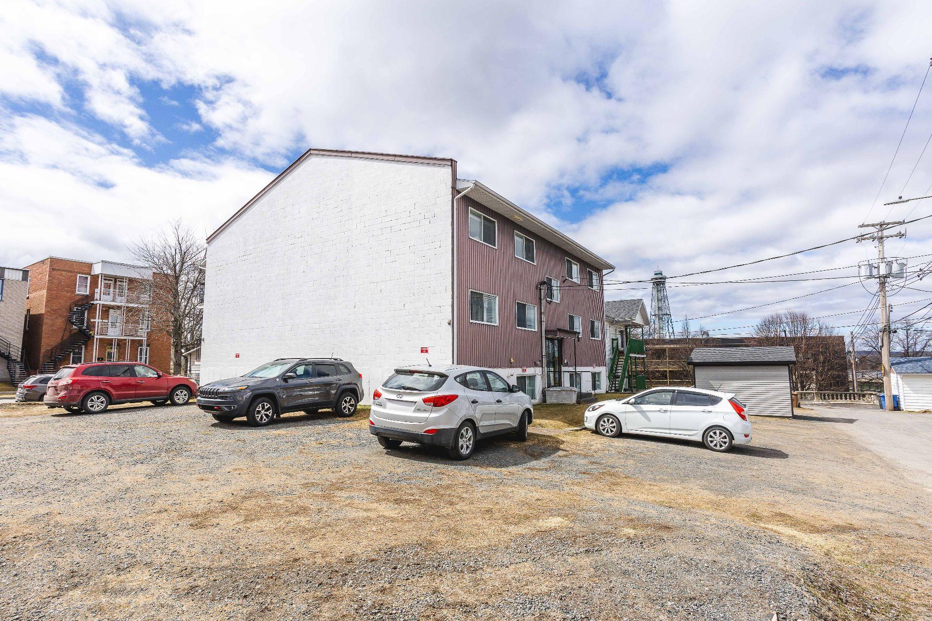 









752


1re rue de la Pointe

,
Shawinigan,




QC
G9N1L1

