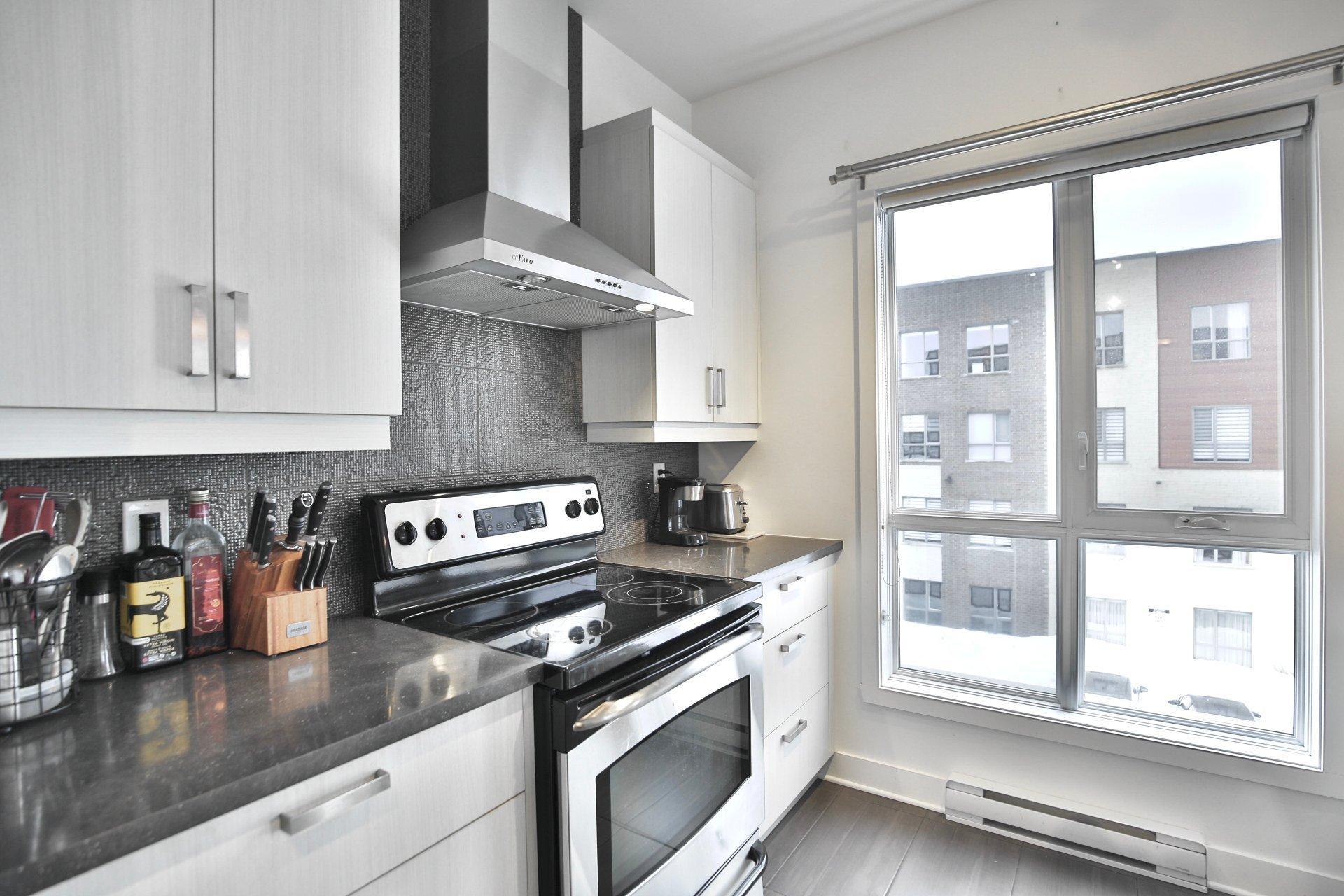 









800


Boul. Vauquelin

, 300,
Longueuil (Saint-Hubert),




QC
J3Y0P3

