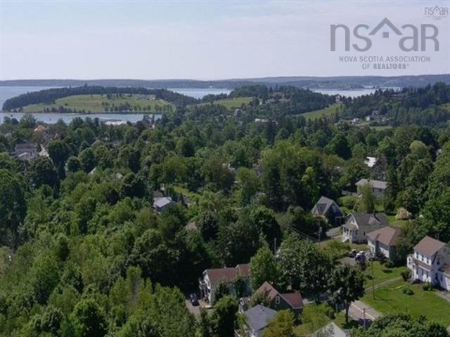 












66 Maple Avenue

,
Lunenburg,




NS
B0J 2C0

