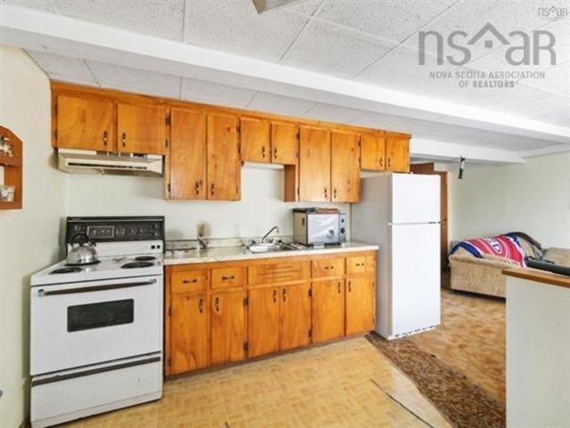 












66 Maple Avenue

,
Lunenburg,




NS
B0J 2C0

