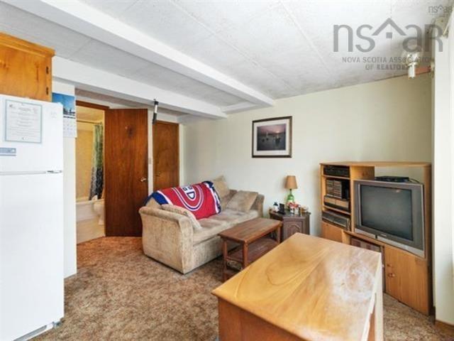 












66 Maple Avenue

,
Lunenburg,




NS
B0J 2C0

