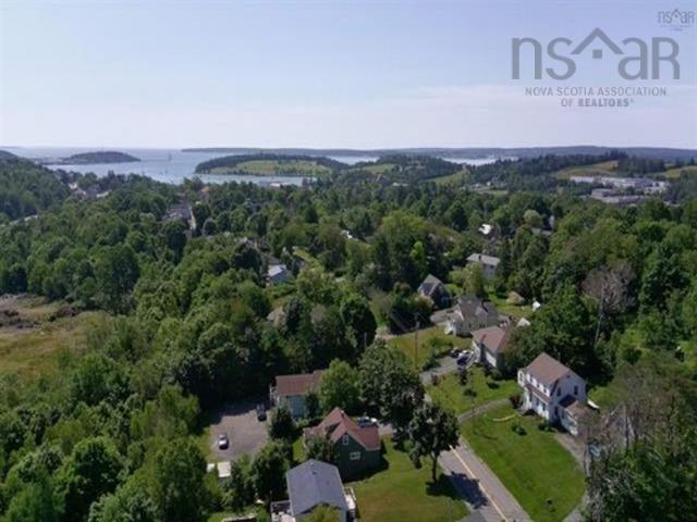 












66 Maple Avenue

,
Lunenburg,




NS
B0J 2C0

