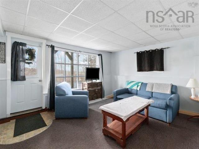 












66 Maple Avenue

,
Lunenburg,




NS
B0J 2C0

