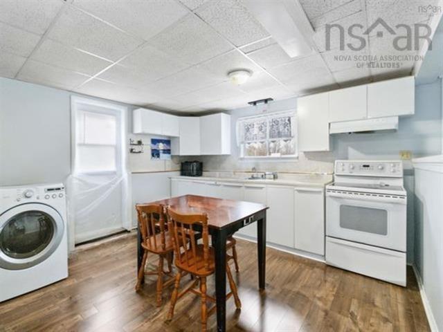 












66 Maple Avenue

,
Lunenburg,




NS
B0J 2C0

