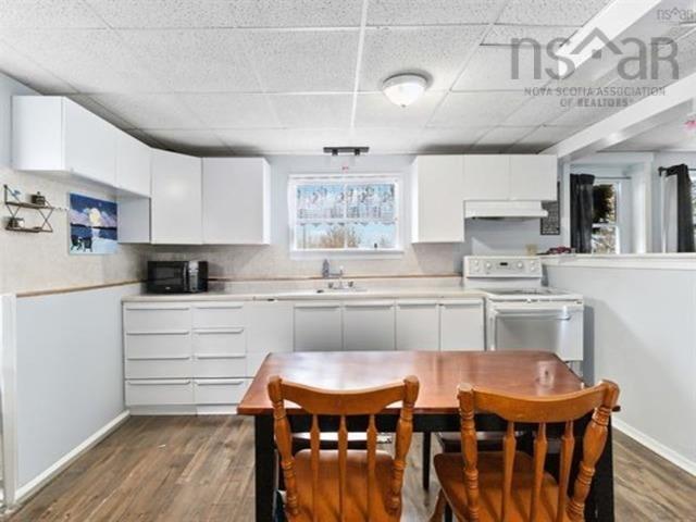 












66 Maple Avenue

,
Lunenburg,




NS
B0J 2C0

