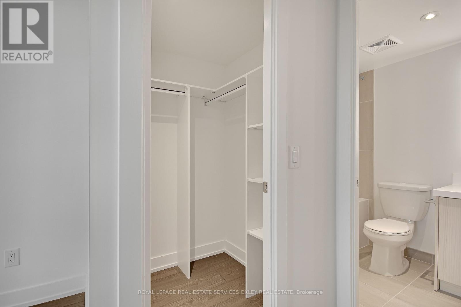 












1627 - 5 MABELLE AVENUE

,
Toronto,




Ontario
M9A4Y1


