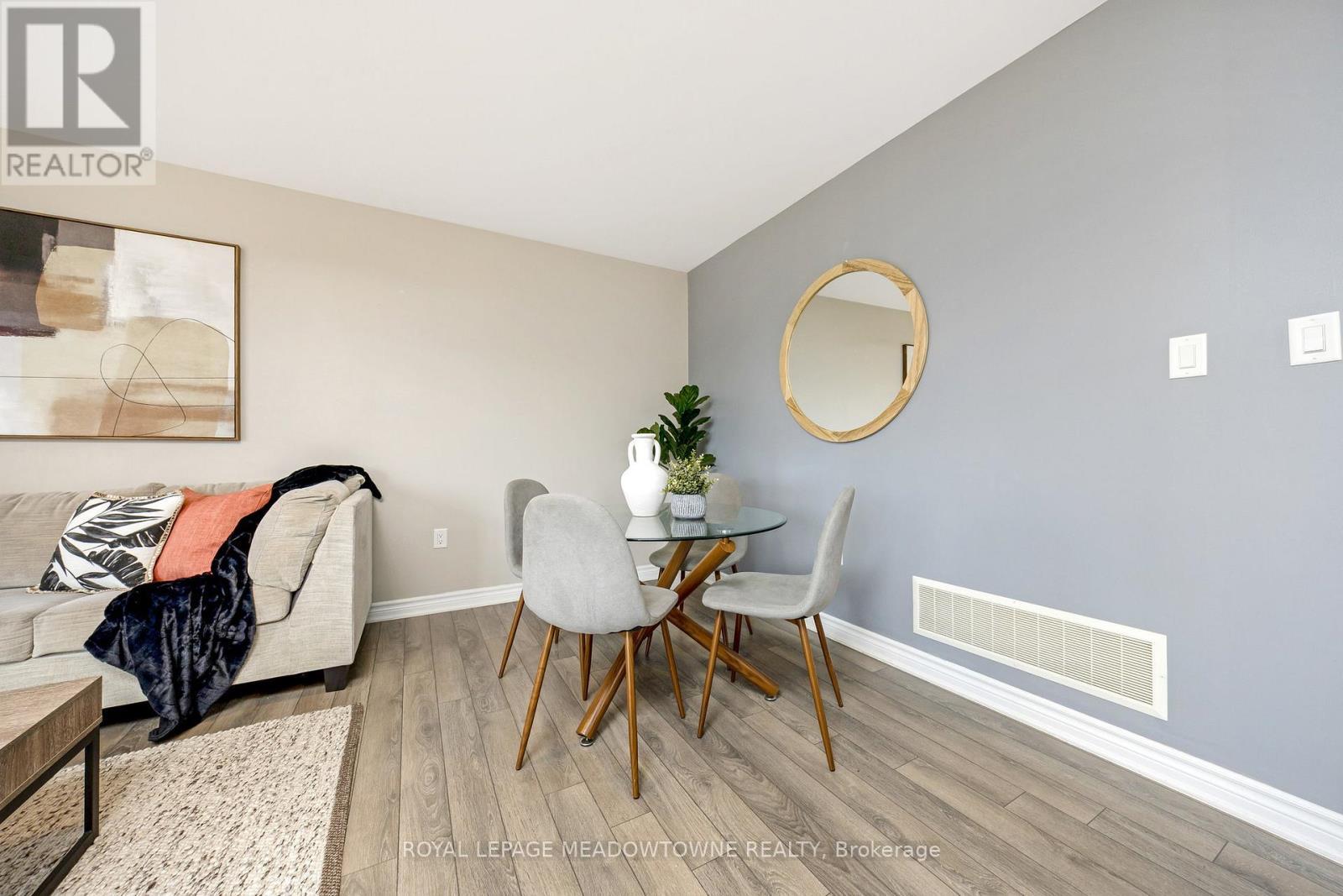












307 YATES DRIVE

,
Milton,




Ontario
L9T2Y4

