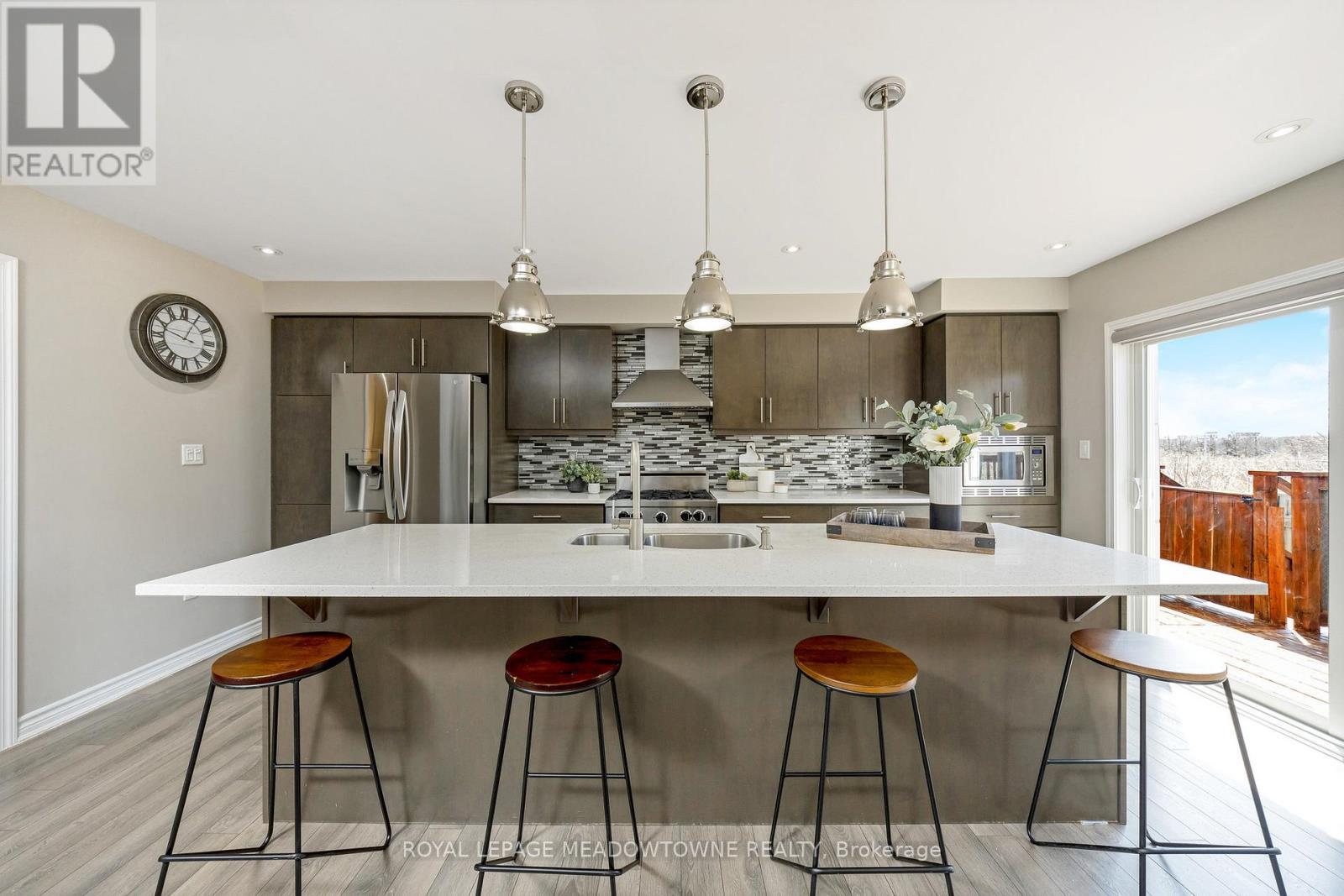 












307 YATES DRIVE

,
Milton,




Ontario
L9T2Y4

