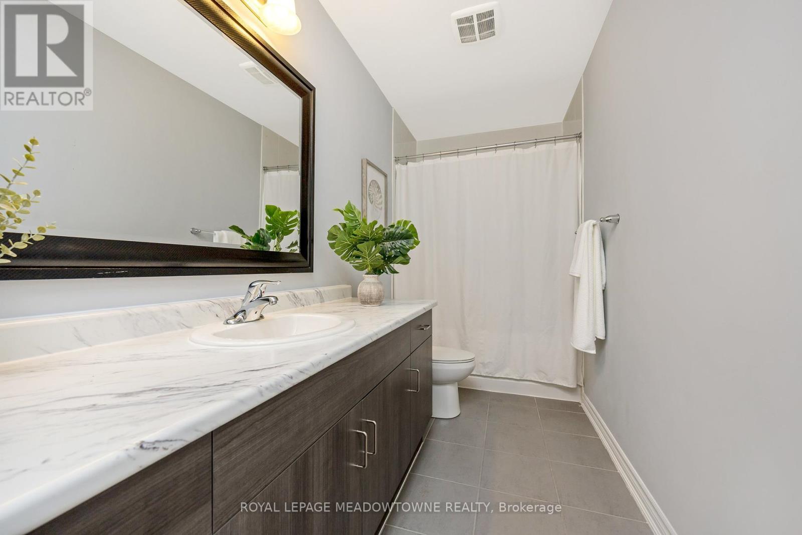 












307 YATES DRIVE

,
Milton,




Ontario
L9T2Y4

