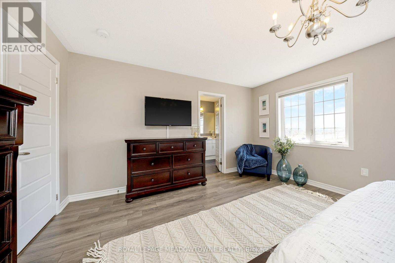 












307 YATES DRIVE

,
Milton,




Ontario
L9T2Y4

