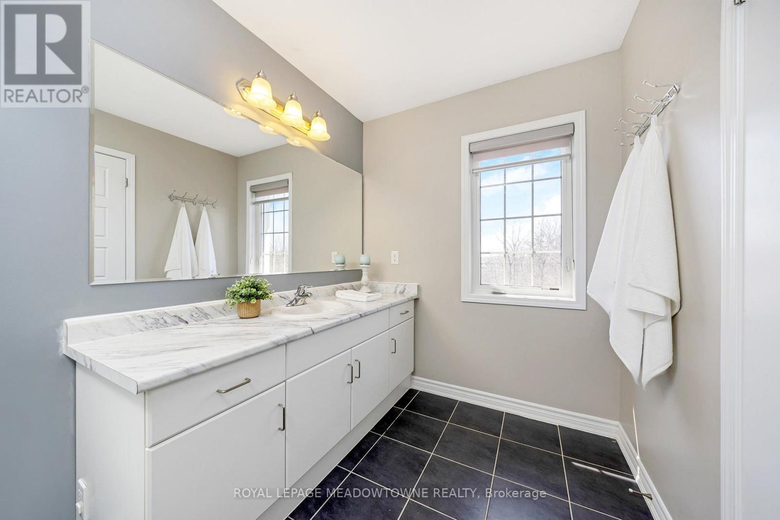 












307 YATES DRIVE

,
Milton,




Ontario
L9T2Y4

