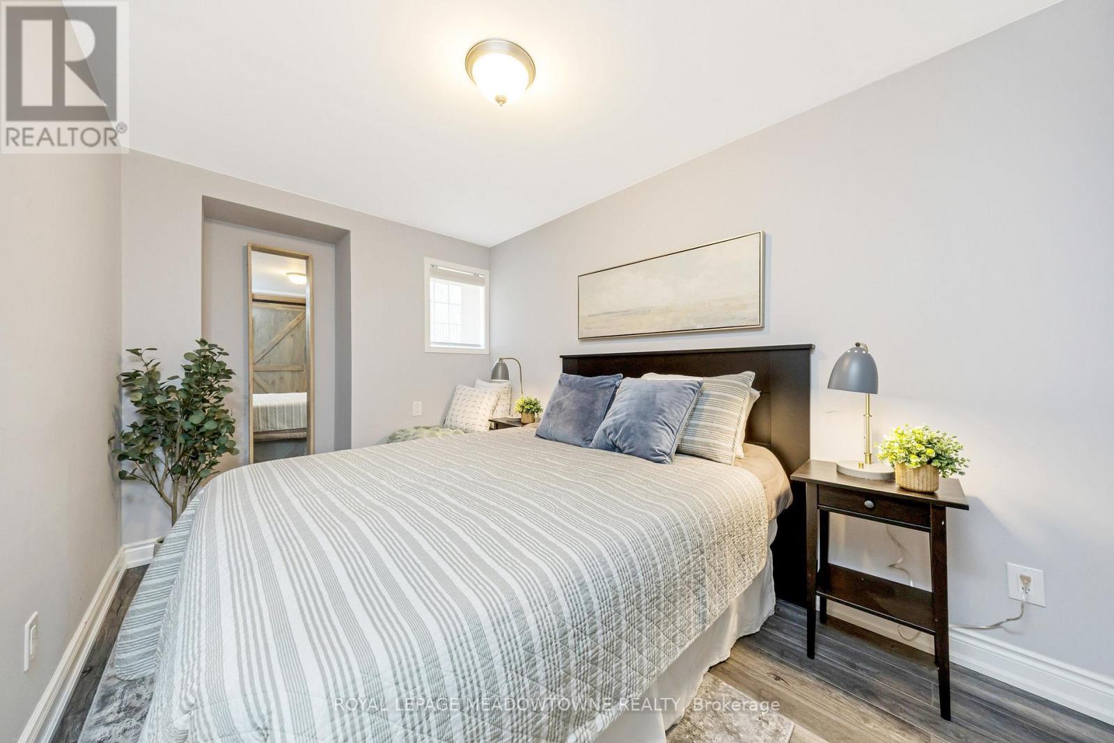 












307 YATES DRIVE

,
Milton,




Ontario
L9T2Y4

