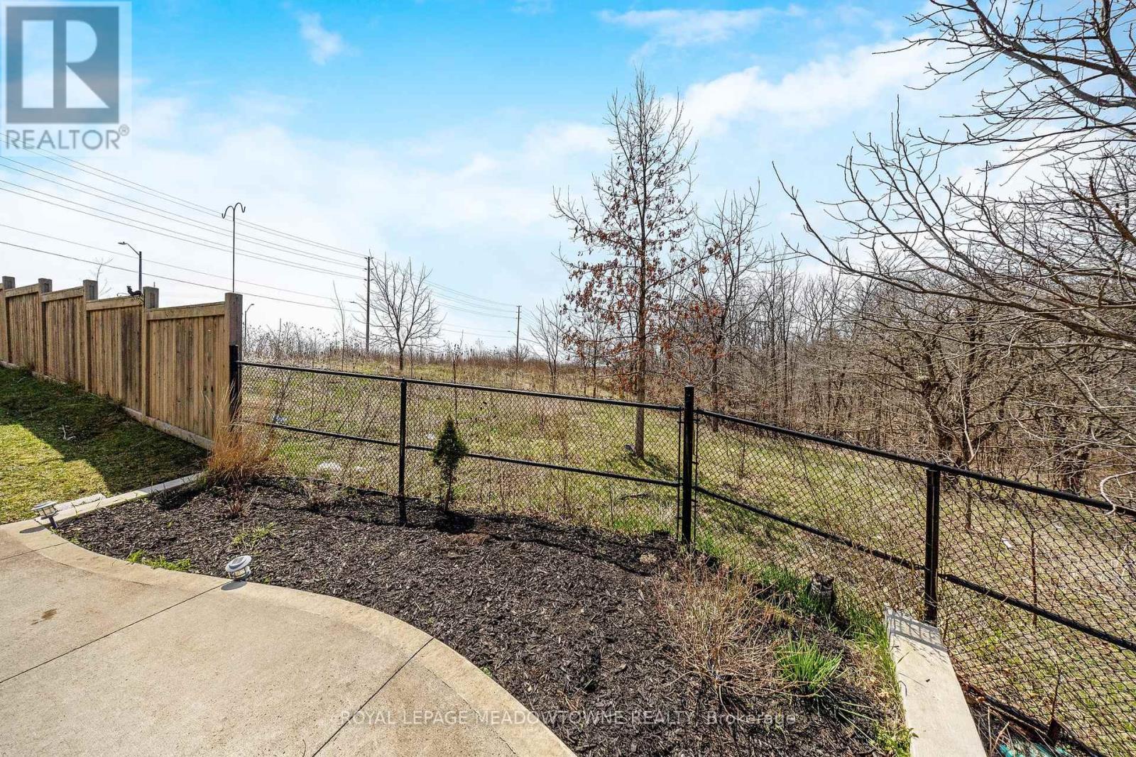 












307 YATES DRIVE

,
Milton,




Ontario
L9T2Y4

