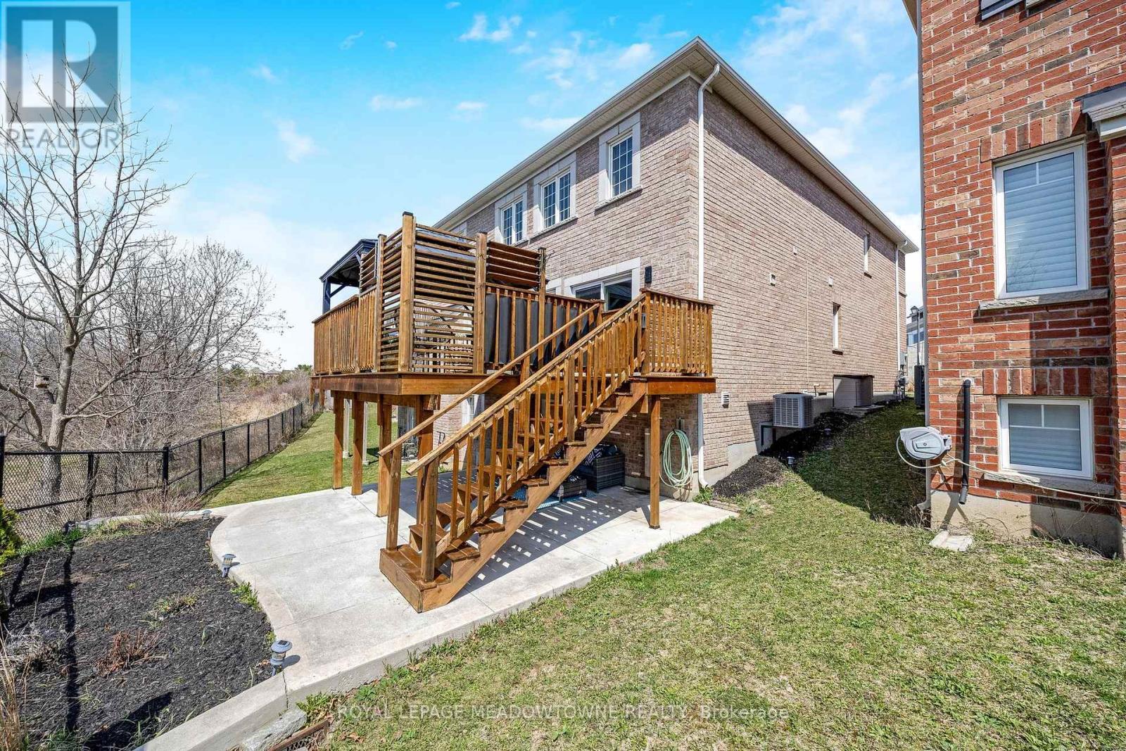 












307 YATES DRIVE

,
Milton,




Ontario
L9T2Y4

