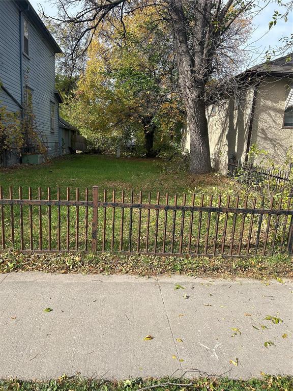 












A 738 Arlington Street

,
Winnipeg,







Manitoba
R3E2E1


