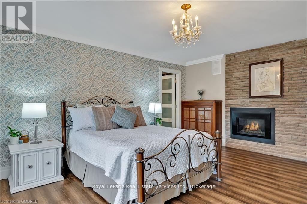 












208 SKI HILL ROAD

,
Kawartha Lakes (Manvers),




Ontario
L0A1A0

