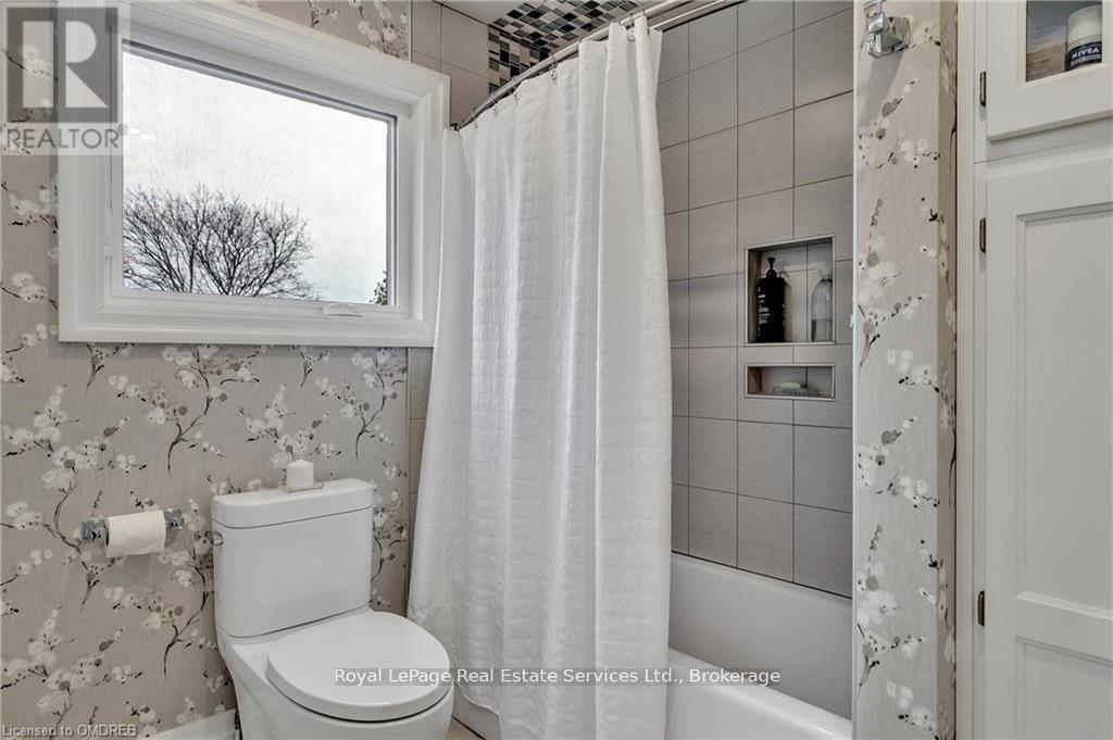 












208 SKI HILL ROAD

,
Kawartha Lakes (Manvers),




Ontario
L0A1A0

