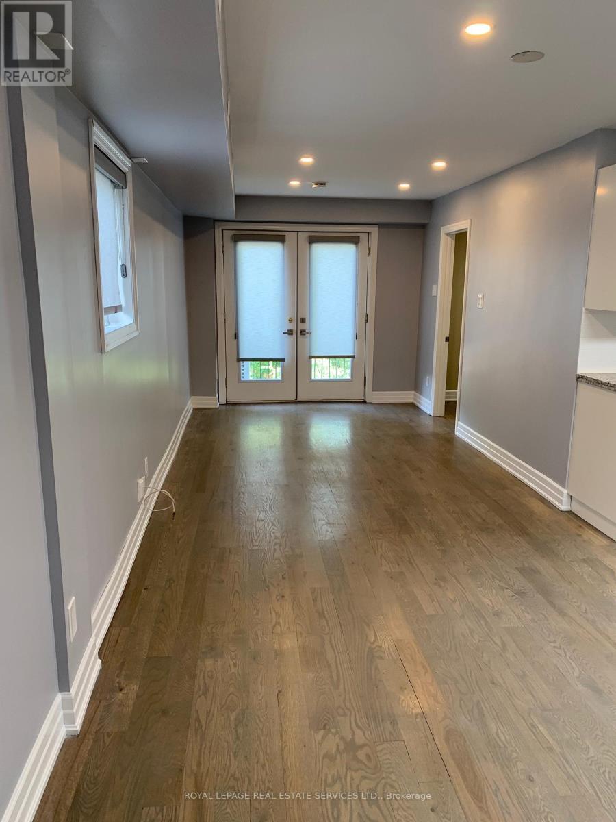 












4 - 2312 LAKE SHORE BOULEVARD W

,
Toronto,




Ontario
M8V1B5

