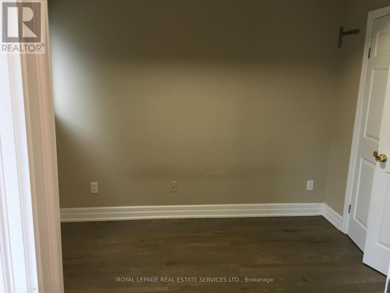 












4 - 2312 LAKE SHORE BOULEVARD W

,
Toronto,




Ontario
M8V1B5

