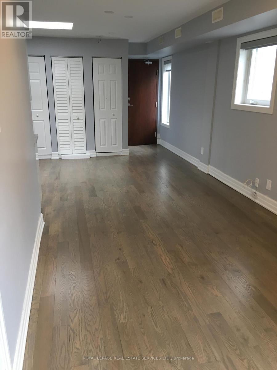 












4 - 2312 LAKE SHORE BOULEVARD W

,
Toronto,




Ontario
M8V1B5

