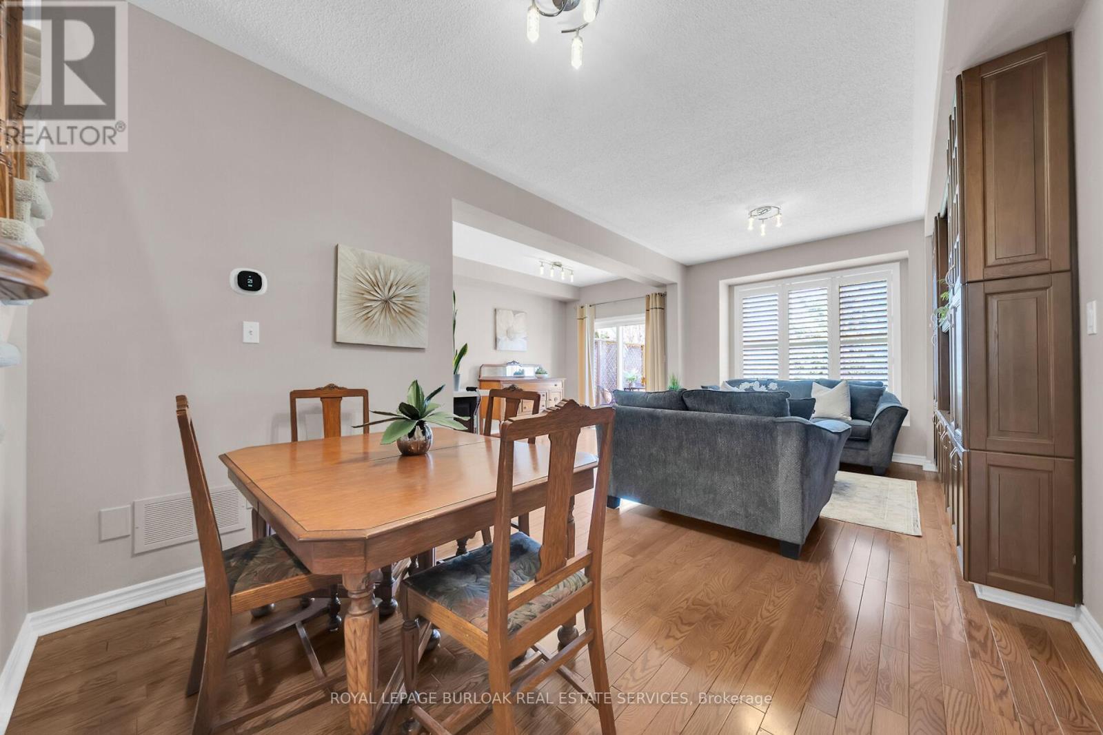 












41 - 300 RAVINEVIEW WAY

,
Oakville,




Ontario
L6H7J2

