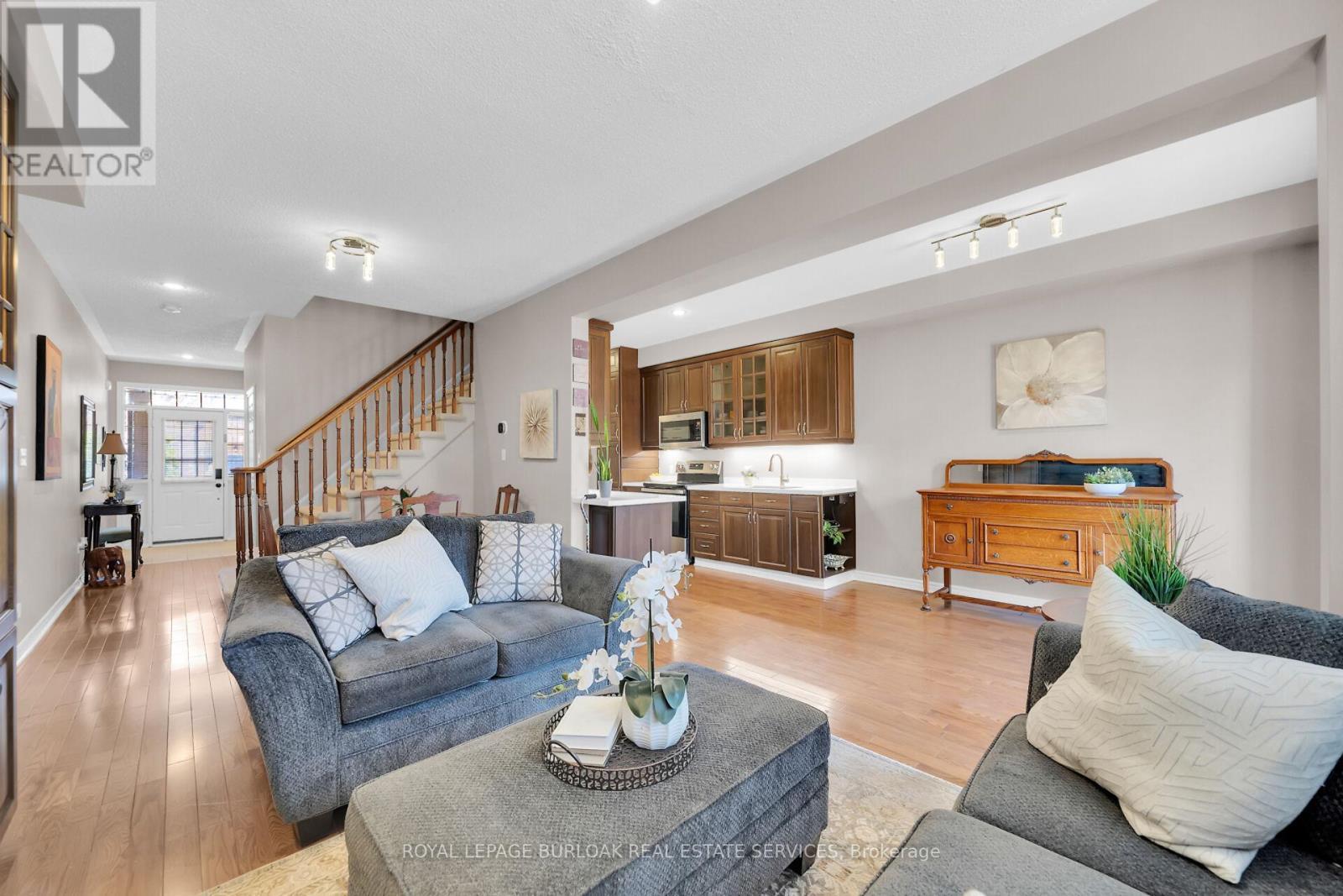 












41 - 300 RAVINEVIEW WAY

,
Oakville,




Ontario
L6H7J2

