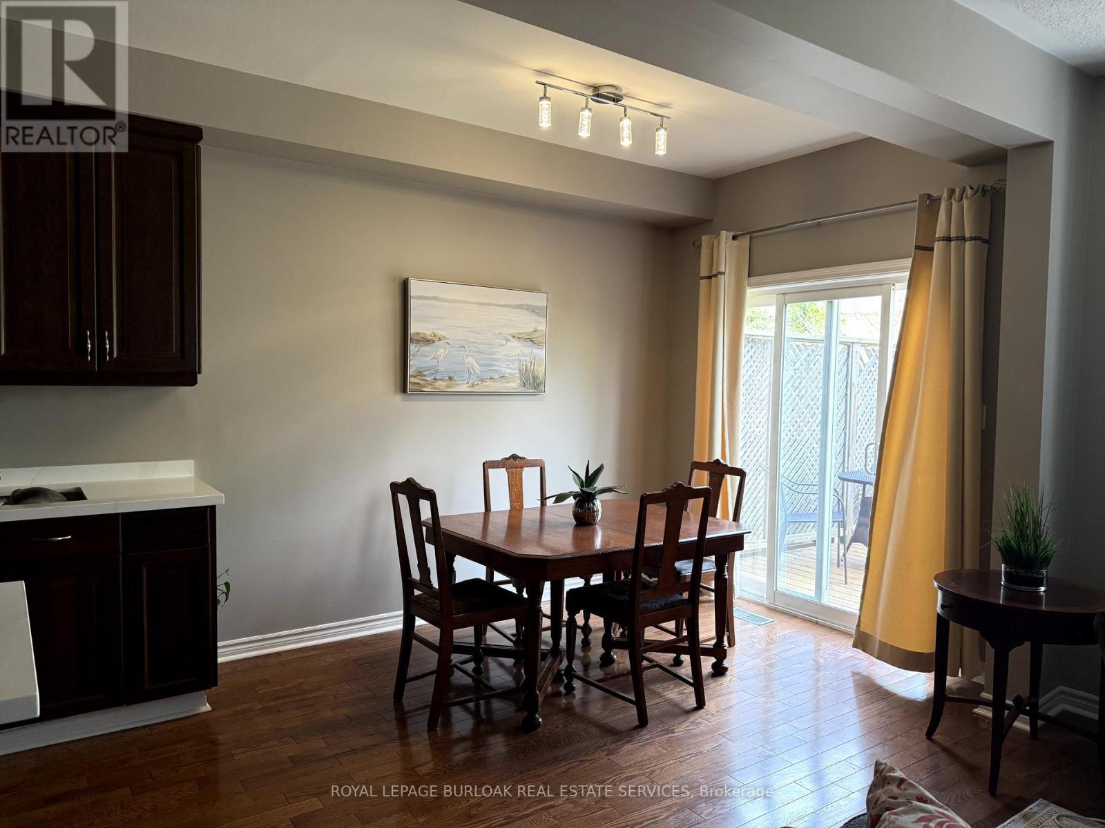 












41 - 300 RAVINEVIEW WAY

,
Oakville,




Ontario
L6H7J2

