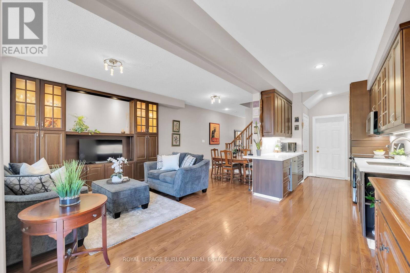 












41 - 300 RAVINEVIEW WAY

,
Oakville,




Ontario
L6H7J2

