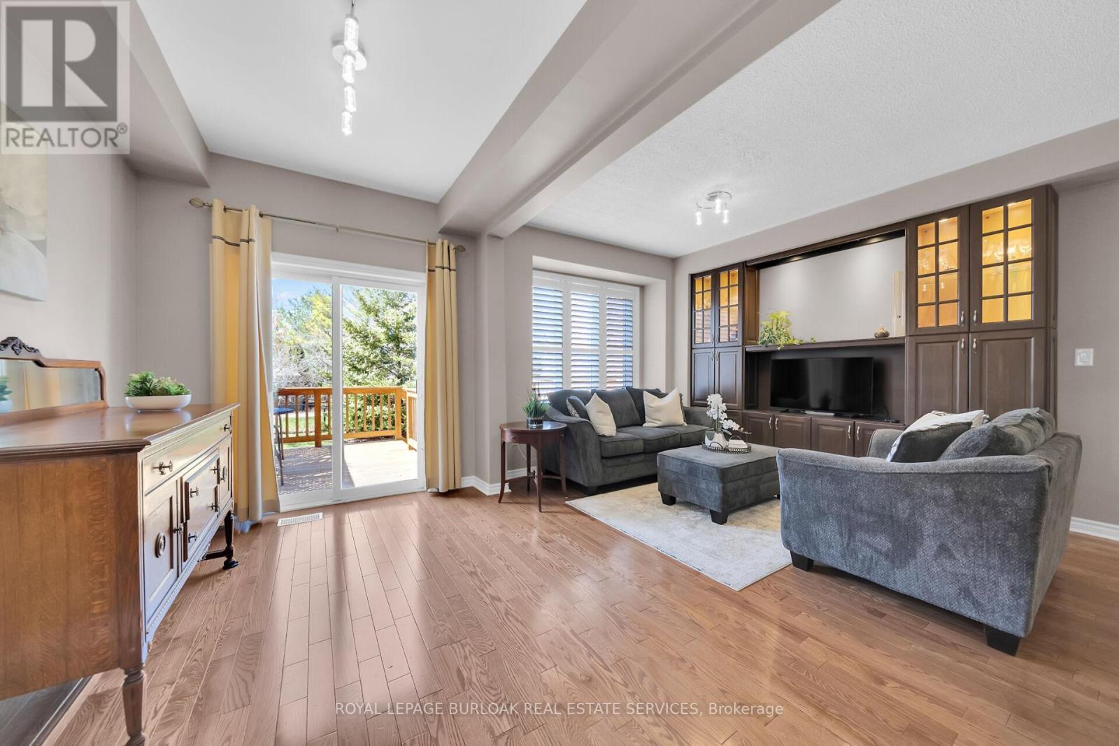 












41 - 300 RAVINEVIEW WAY

,
Oakville,




Ontario
L6H7J2

