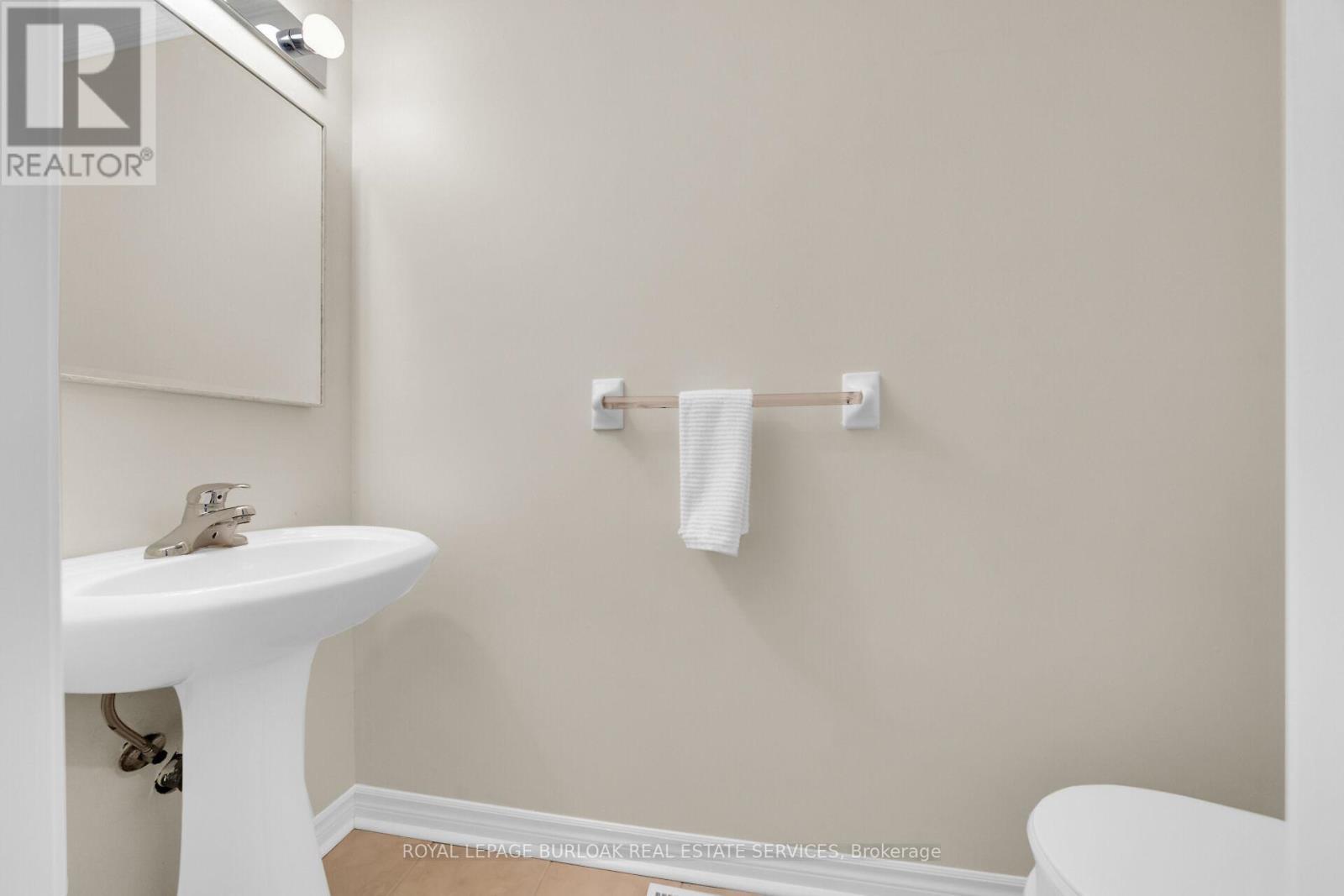 












41 - 300 RAVINEVIEW WAY

,
Oakville,




Ontario
L6H7J2

