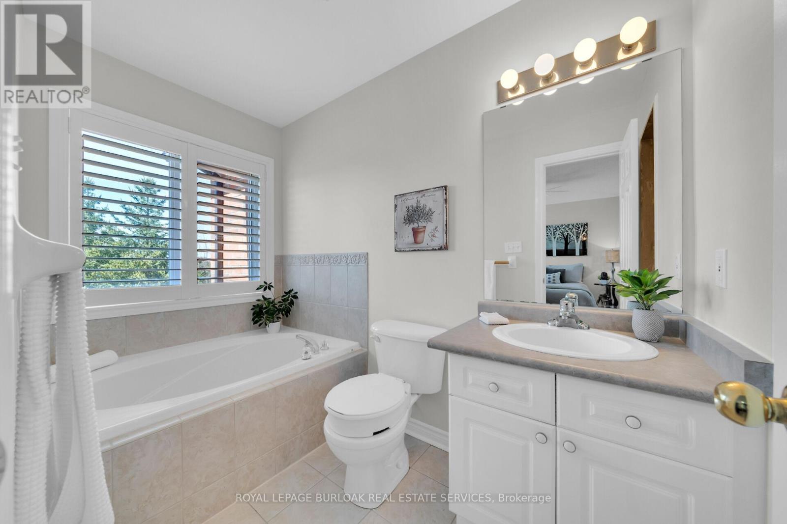 












41 - 300 RAVINEVIEW WAY

,
Oakville,




Ontario
L6H7J2

