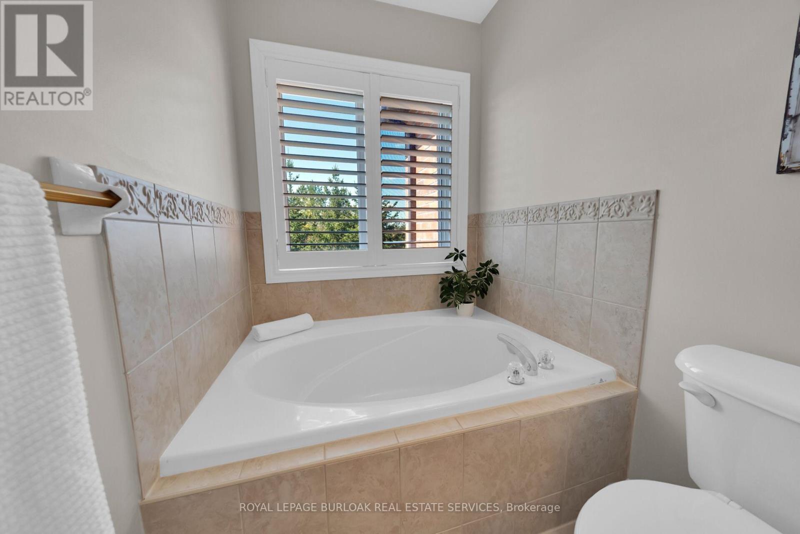 












41 - 300 RAVINEVIEW WAY

,
Oakville,




Ontario
L6H7J2

