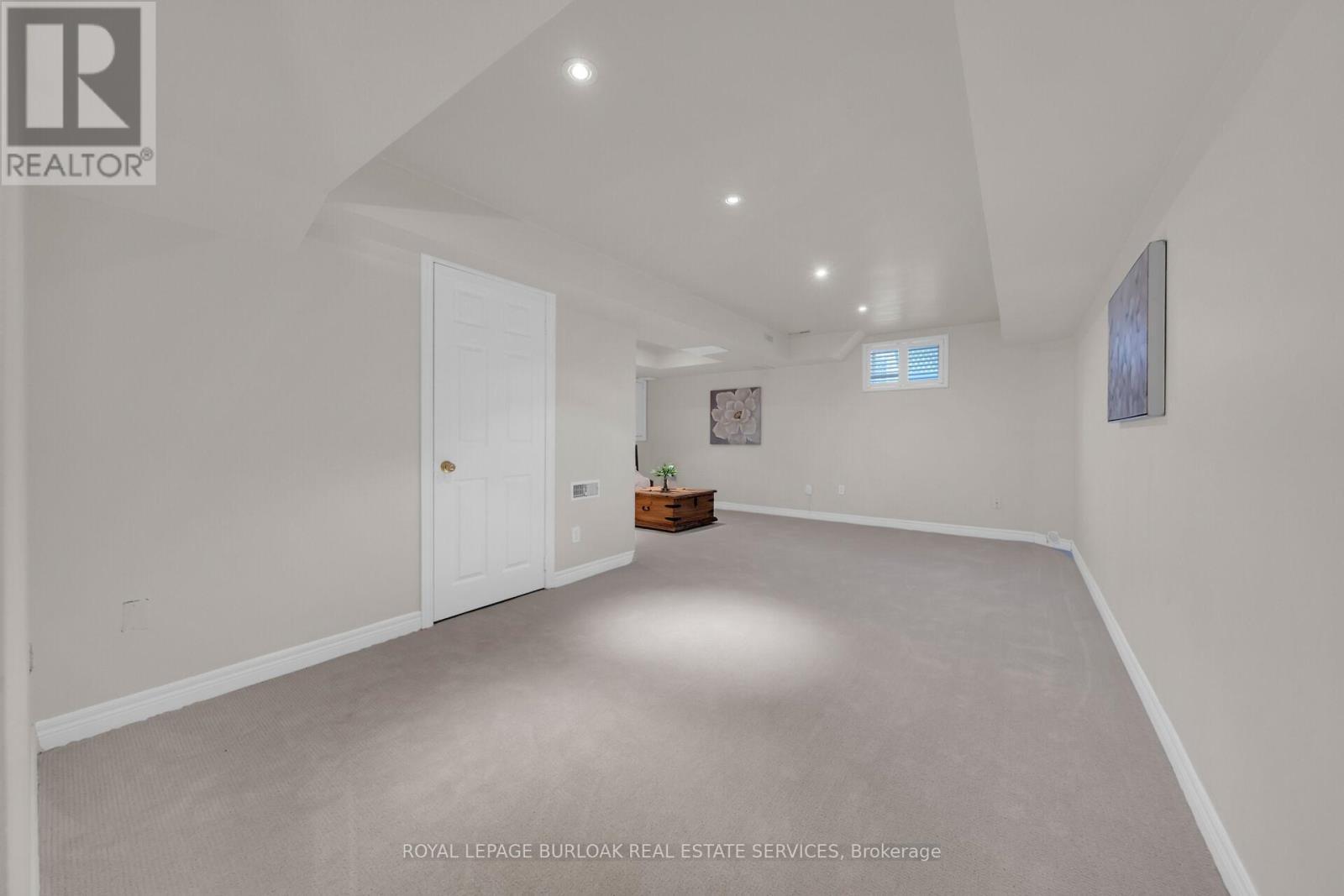 












41 - 300 RAVINEVIEW WAY

,
Oakville,




Ontario
L6H7J2

