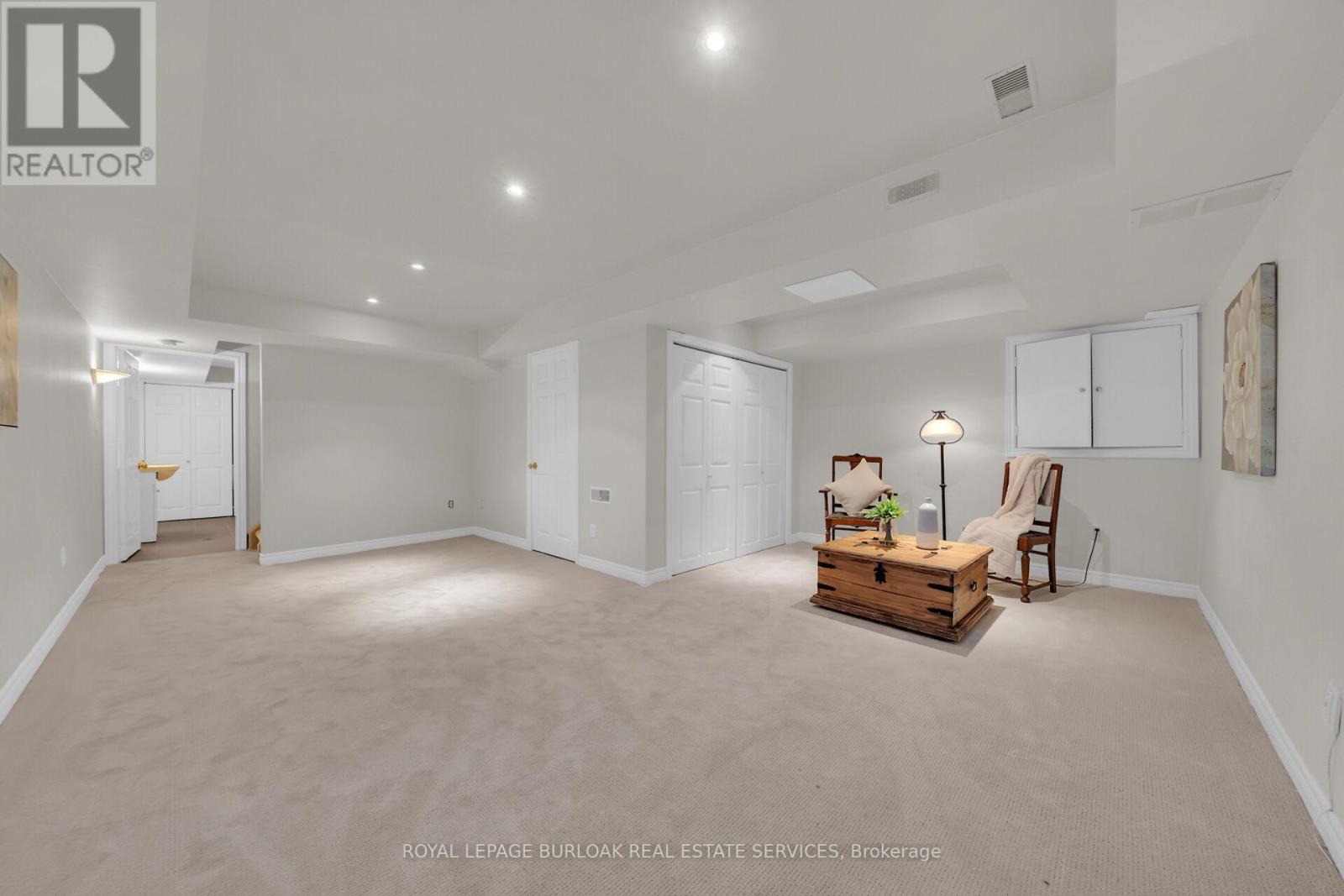 












41 - 300 RAVINEVIEW WAY

,
Oakville,




Ontario
L6H7J2

