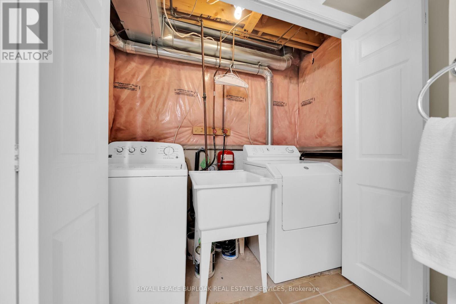 












41 - 300 RAVINEVIEW WAY

,
Oakville,




Ontario
L6H7J2

