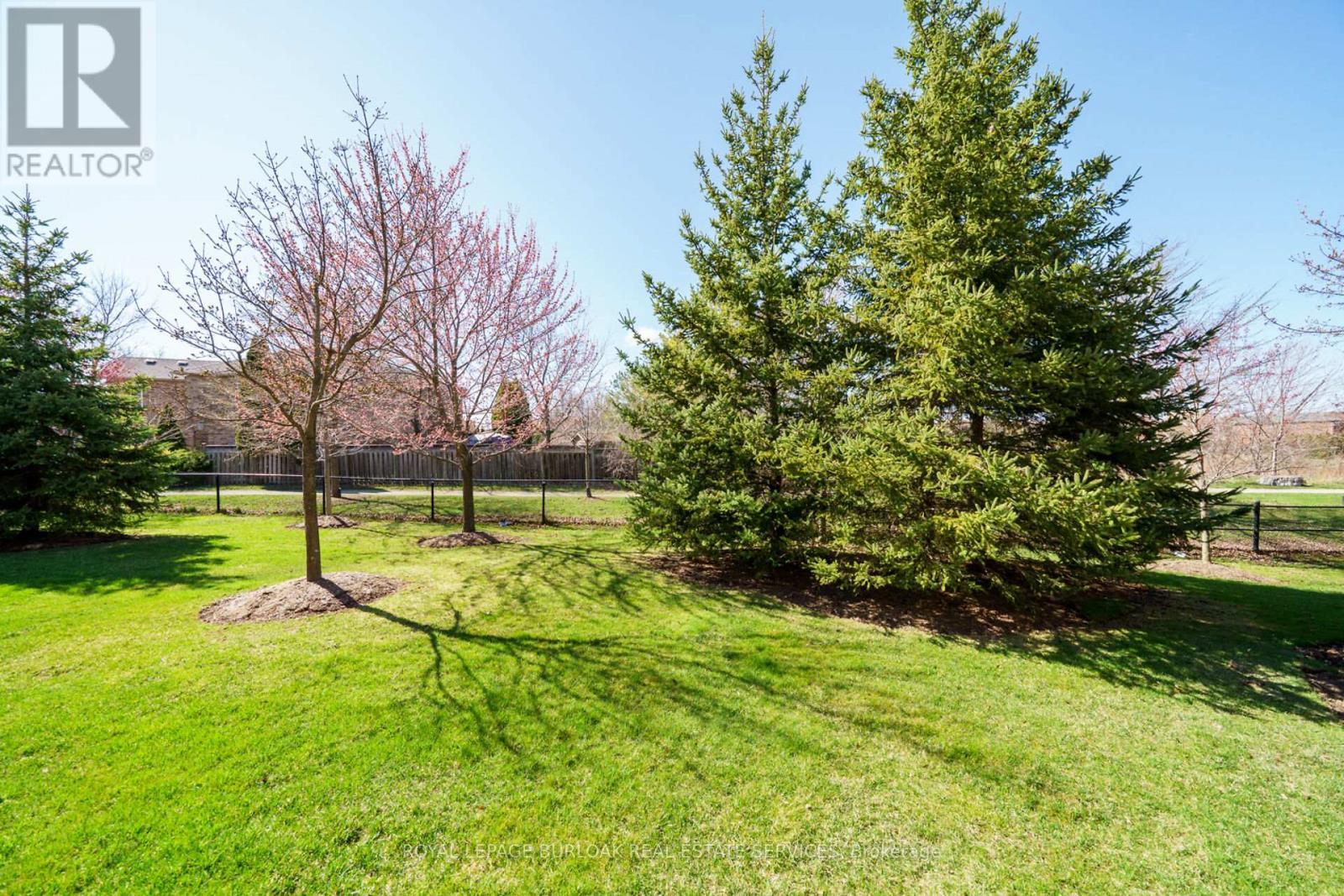 












41 - 300 RAVINEVIEW WAY

,
Oakville,




Ontario
L6H7J2

