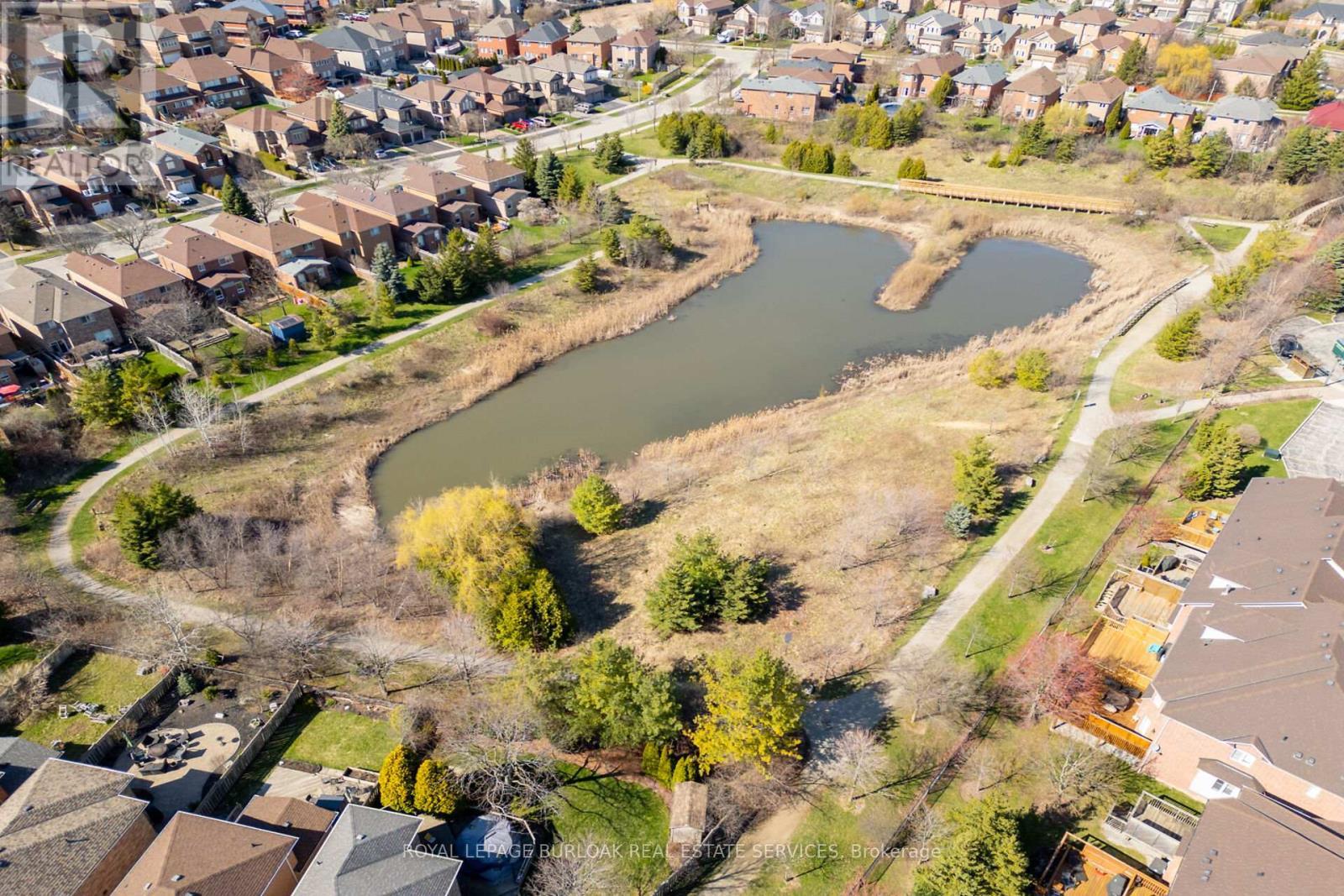 












41 - 300 RAVINEVIEW WAY

,
Oakville,




Ontario
L6H7J2

