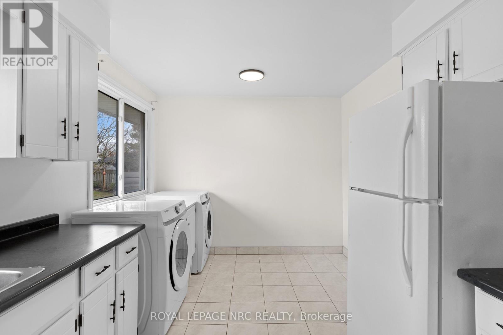 












5939 HILLCREST CRESCENT

,
Niagara Falls (Church's Lane),




Ontario
L2J2A8

