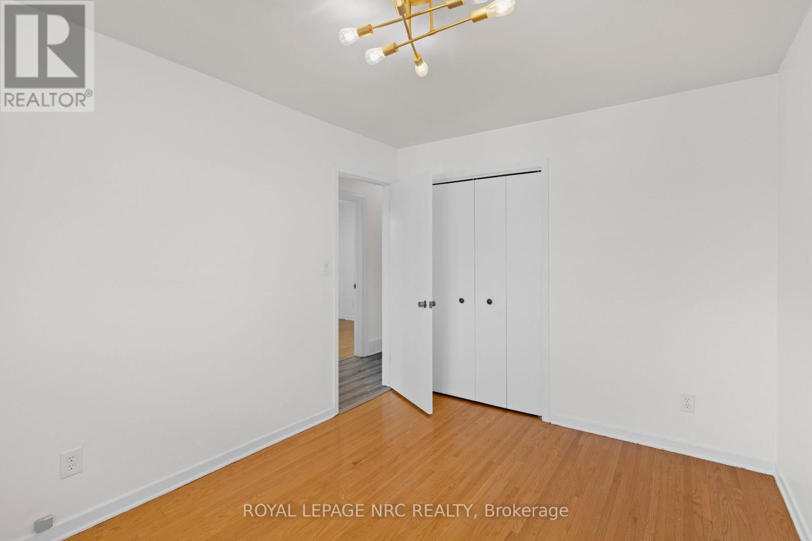 












5939 HILLCREST CRESCENT

,
Niagara Falls (Church's Lane),




Ontario
L2J2A8

