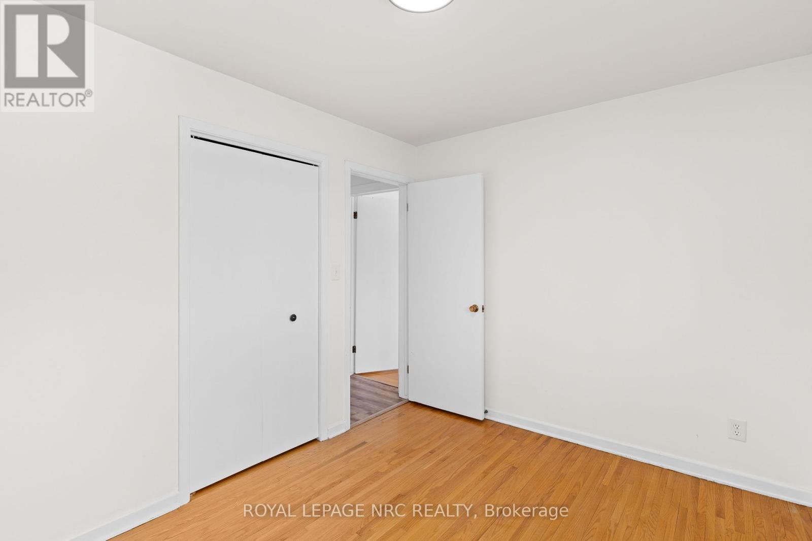 












5939 HILLCREST CRESCENT

,
Niagara Falls (Church's Lane),




Ontario
L2J2A8

