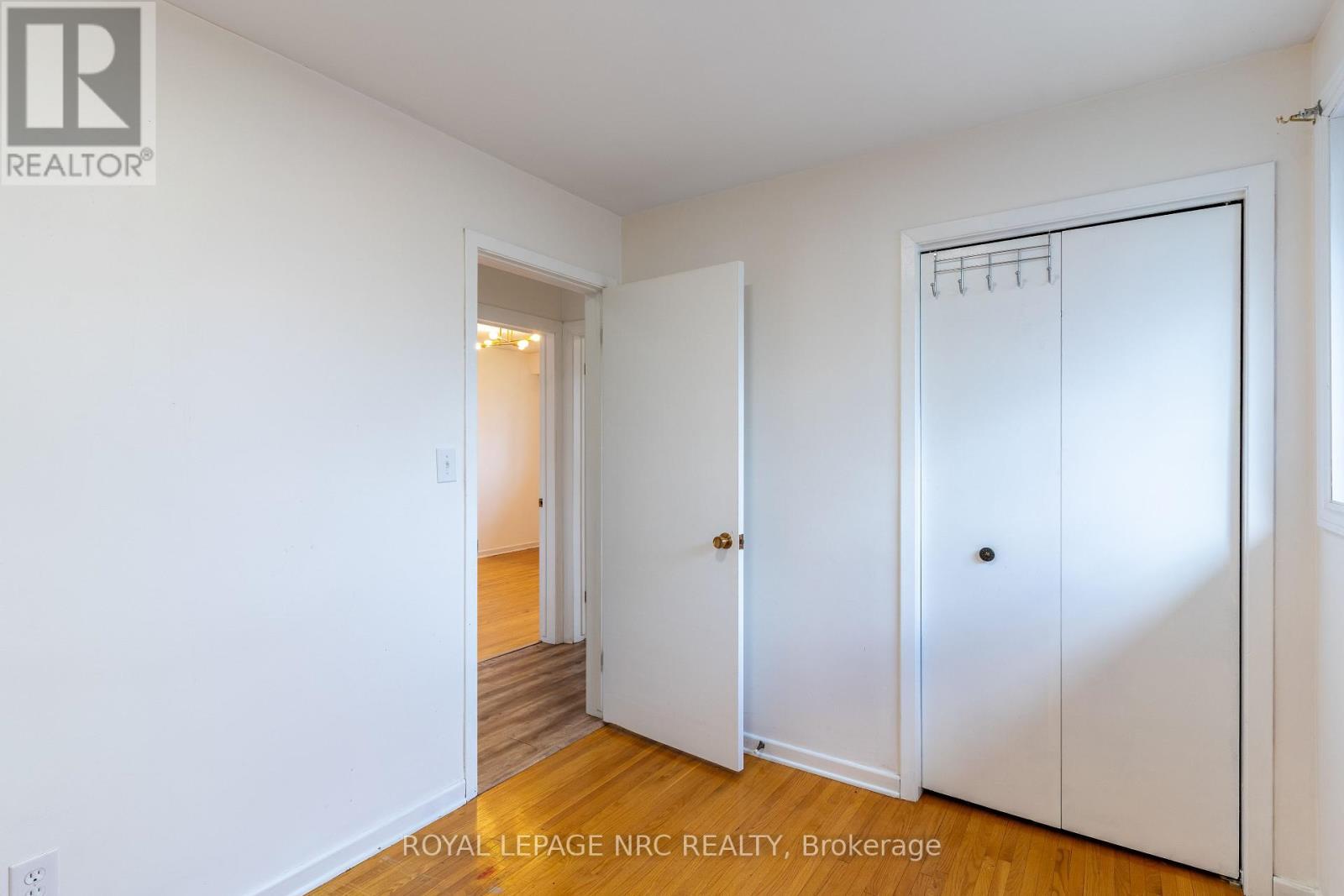 












5939 HILLCREST CRESCENT

,
Niagara Falls (Church's Lane),




Ontario
L2J2A8


