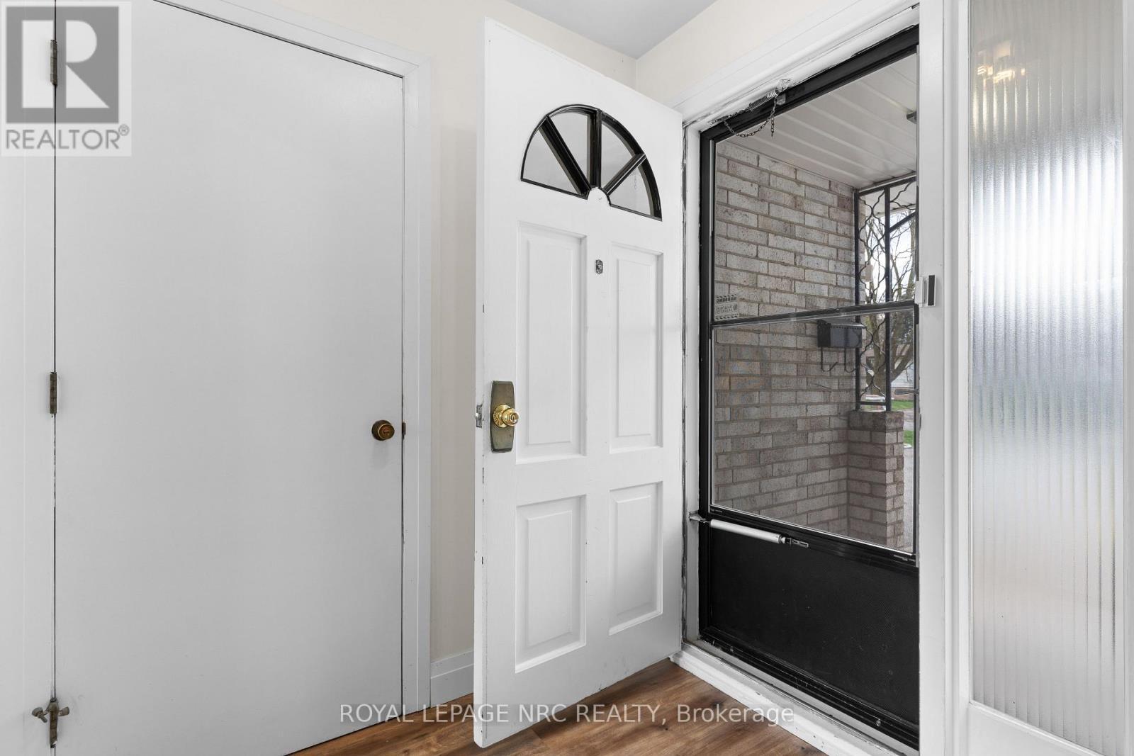 












5939 HILLCREST CRESCENT

,
Niagara Falls (Church's Lane),




Ontario
L2J2A8

