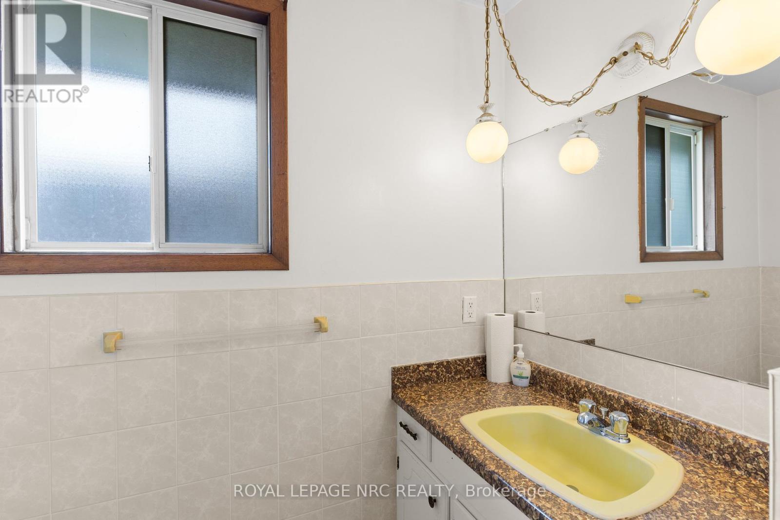 












5939 HILLCREST CRESCENT

,
Niagara Falls (Church's Lane),




Ontario
L2J2A8

