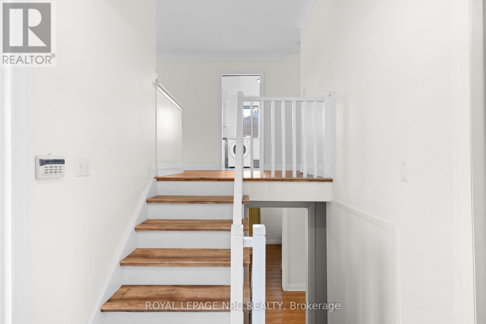 












5939 HILLCREST CRESCENT

,
Niagara Falls (Church's Lane),




Ontario
L2J2A8

